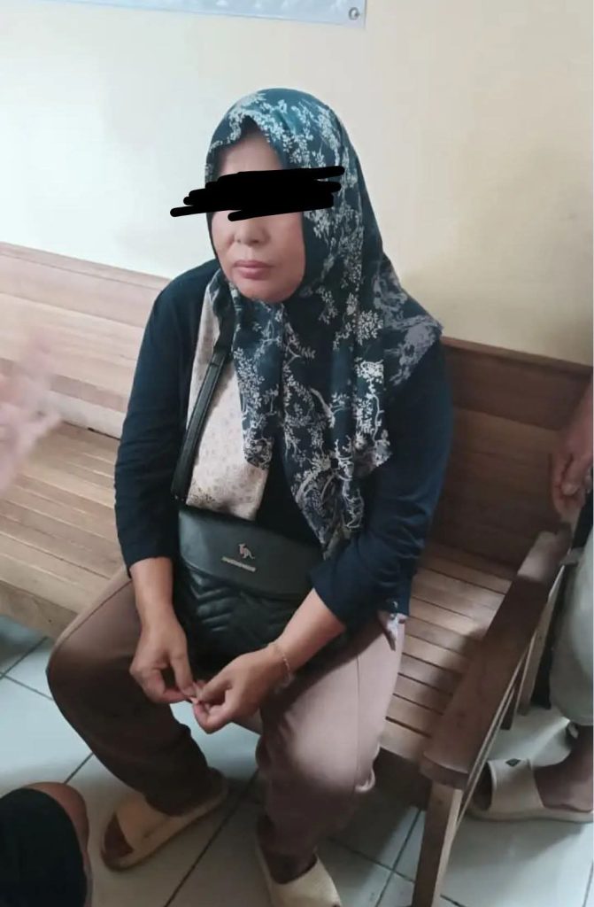Pasar Badog Gempar! Warga Tangkap Perempuan Diduga Edarkan Uang Palsu