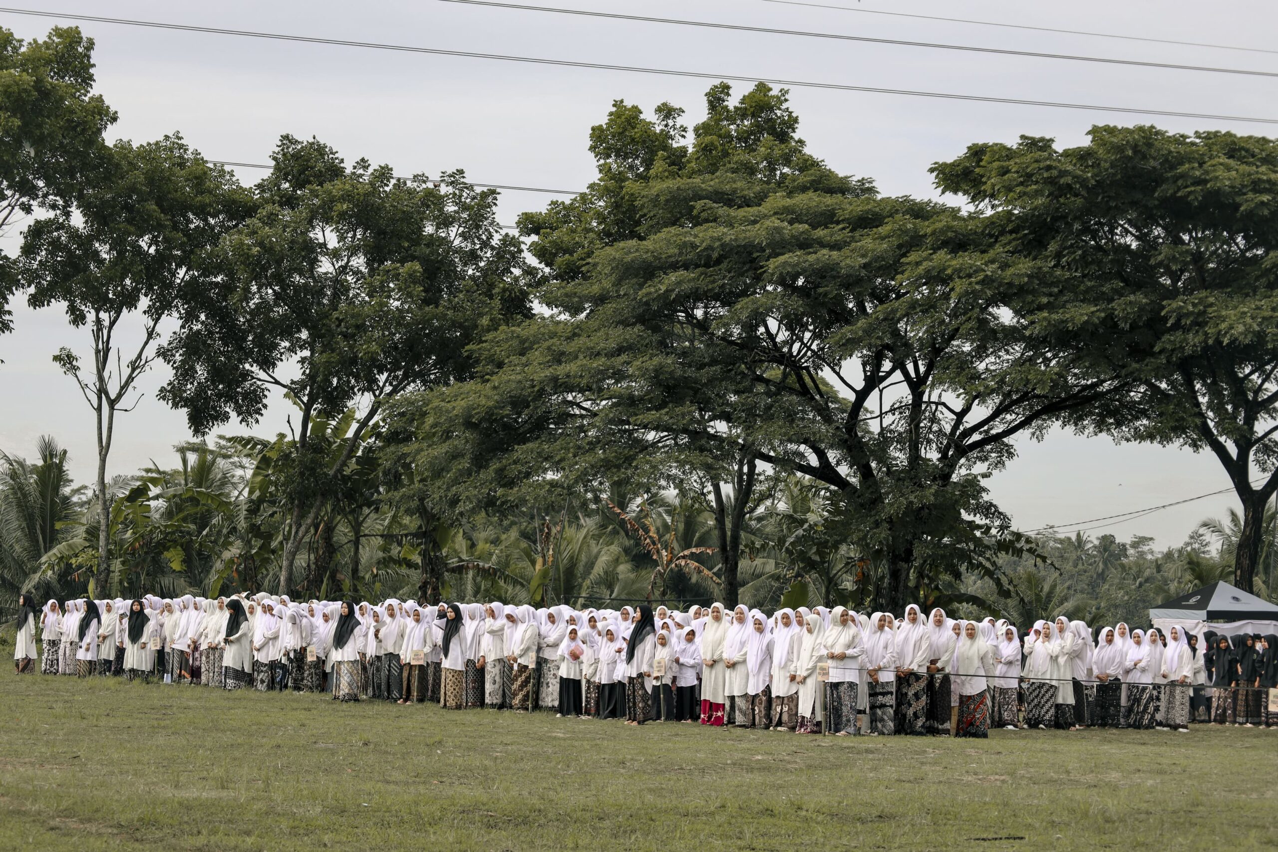 Ribuan Santri Tumpah Ruah di PP Tanbihul Ghofilin Mantrianom
