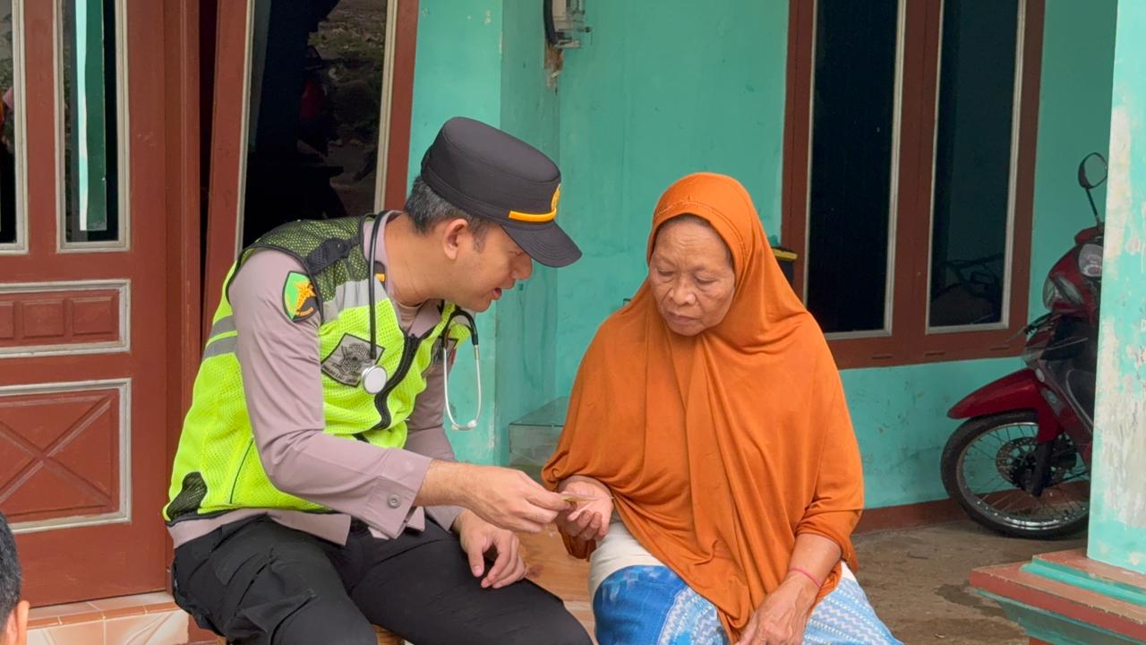 Polres Purbalingga Kerahkan Personel Bantu Korban Tanah Bergerak di Maribaya